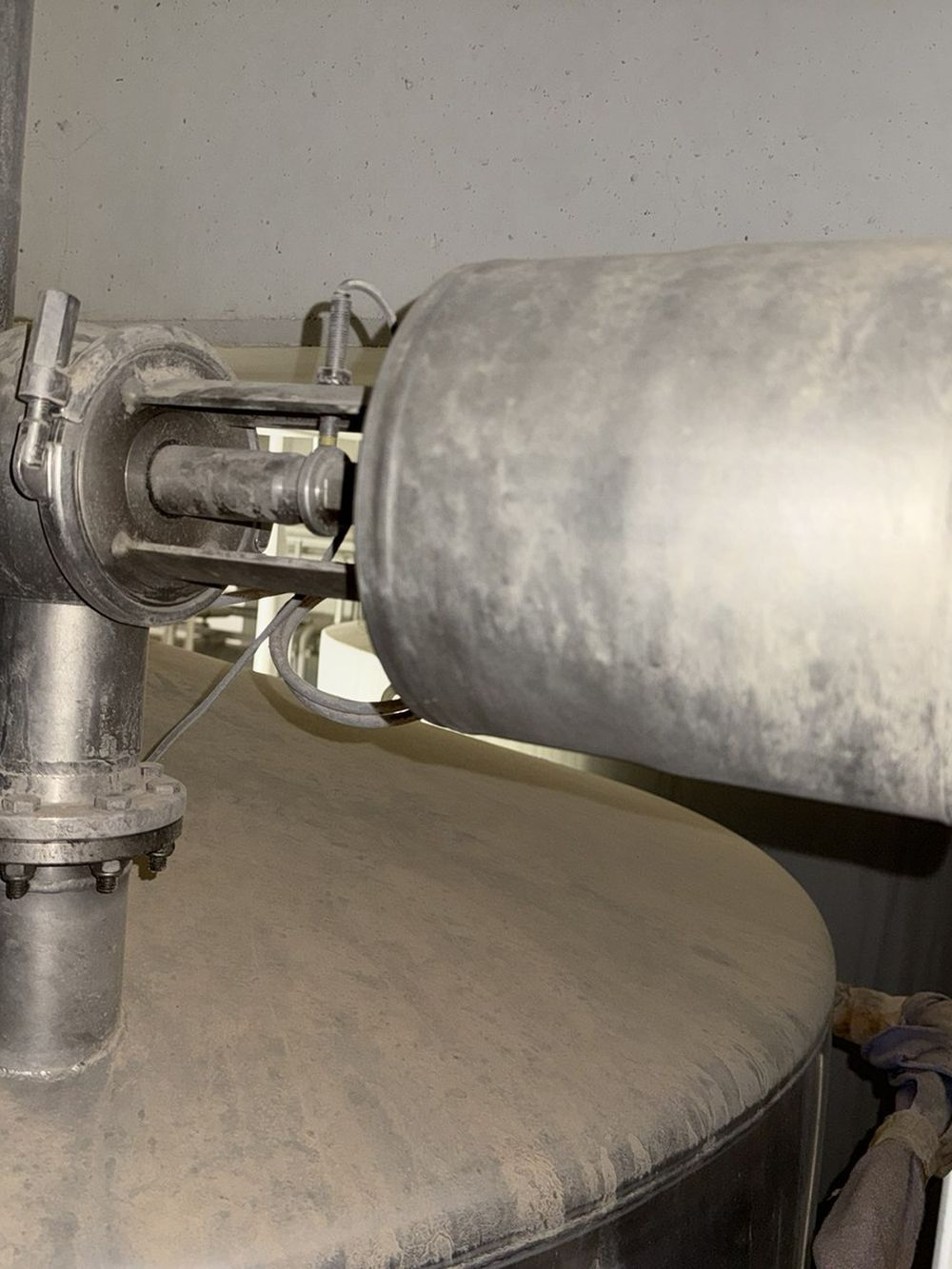 Edelstahltank mit Armatur